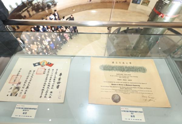 试卷、毕业证、奖状奖章……关于他的12件文物再次刷屏! 试卷、毕业证、奖状奖章……关于他的12件文物再次刷屏!