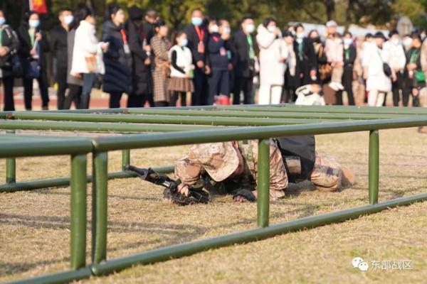 暖!新兵的“毕业典礼”,父母现场见证 暖!新兵的“毕业典礼”,父母现场见证