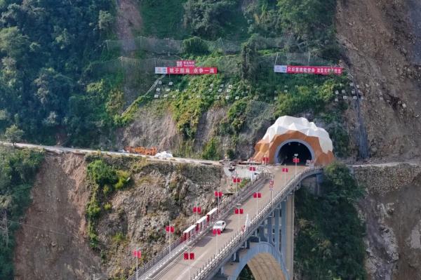 通车了！海螺沟景区正式回归