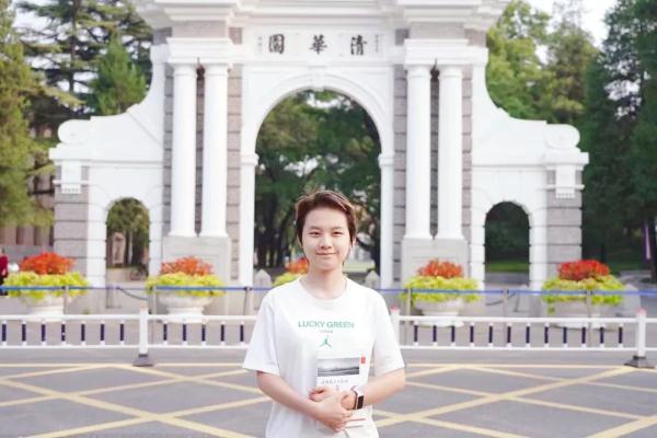 一岁失聪的她，用画笔描绘多彩人生！