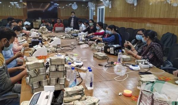 176袋现金搅动政坛！印度国大党议员牵涉腐败丑闻，莫迪发声