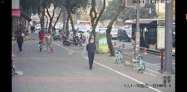 事出紧急！成都交警出动