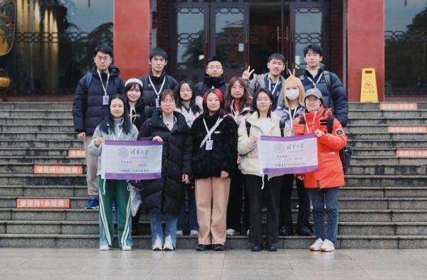 一岁失聪的她，用画笔描绘多彩人生！