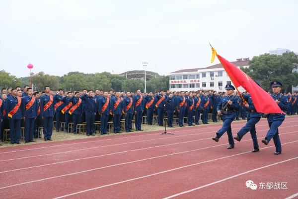 暖!新兵的“毕业典礼”,父母现场见证 暖!新兵的“毕业典礼”,父母现场见证