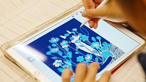 一岁失聪的她，用画笔描绘多彩人生！