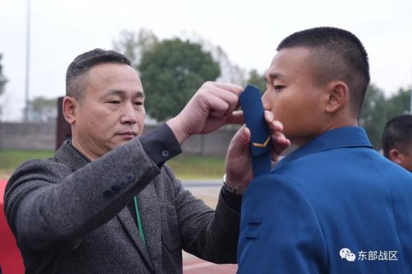 暖!新兵的“毕业典礼”,父母现场见证 暖!新兵的“毕业典礼”,父母现场见证