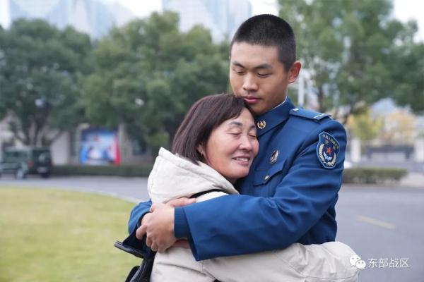 暖!新兵的“毕业典礼”,父母现场见证 暖!新兵的“毕业典礼”,父母现场见证