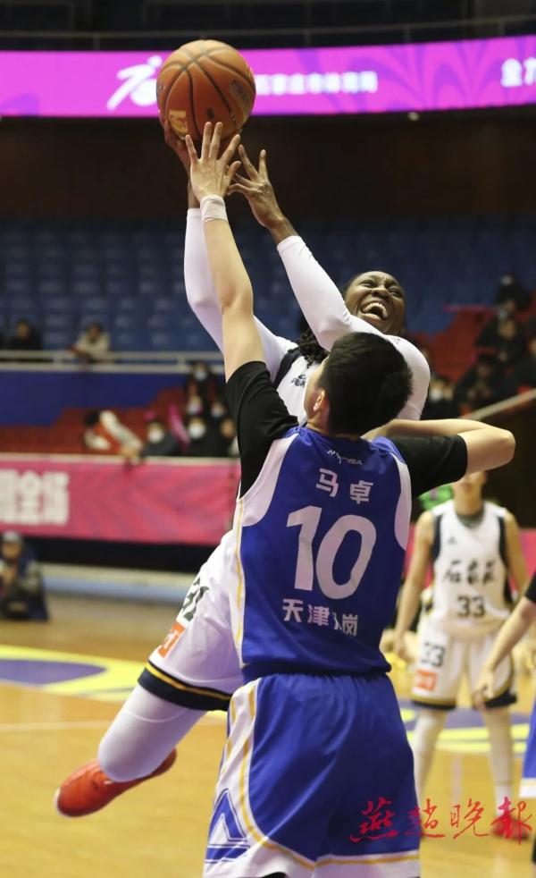 英励女篮获四连胜 英励女篮获四连胜