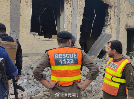 巴基斯坦发生自杀式袭击30人死亡 巴基斯坦发生自杀式袭击30人死亡