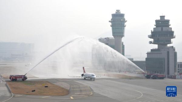 “水门礼”迎接！国产C919及ARJ21飞机首访香港