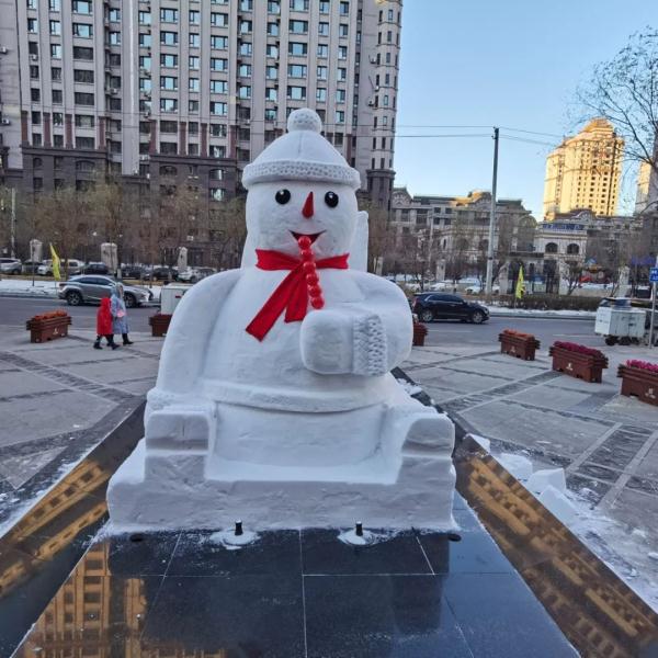 太酷啦！群力外滩网红大雪人搬到“家门口”了