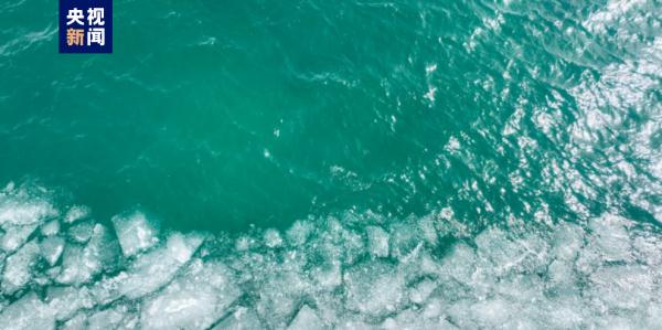 银光闪闪似水晶 一组图带你领略青海湖浮冰美景! 银光闪闪似水晶 一组图带你领略青海湖浮冰美景!