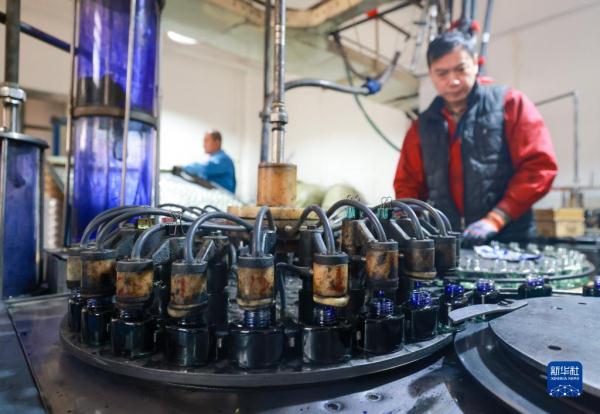 老字号里看信心系列报道——突破创新 “鸵鸟”墨水再起步