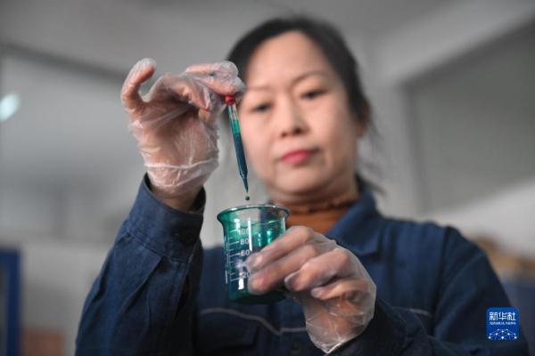 老字号里看信心系列报道——突破创新 “鸵鸟”墨水再起步