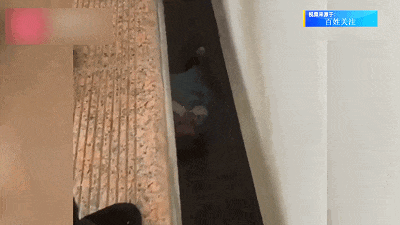 惊险!昆明南站,一小孩掉入列车与站台缝隙! 惊险!昆明南站,一小孩掉入列车与站台缝隙!