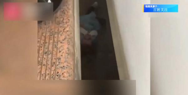 惊险!昆明南站,一小孩掉入列车与站台缝隙! 惊险!昆明南站,一小孩掉入列车与站台缝隙!