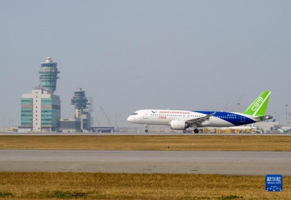 “水门礼”迎接！国产C919及ARJ21飞机首访香港