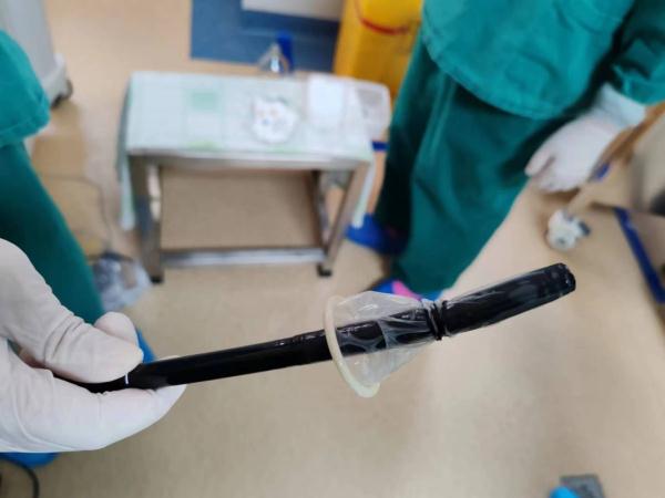 六旬阿姨命悬一线,医生用一个避孕套救了她! 六旬阿姨命悬一线,医生用一个避孕套救了她!