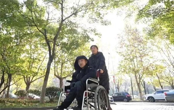 “00后”大学生的经历冲上热搜,这个姑娘了不起! “00后”大学生的经历冲上热搜,这个姑娘了不起!