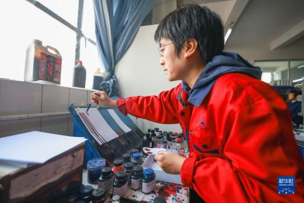 老字号里看信心系列报道——突破创新 “鸵鸟”墨水再起步