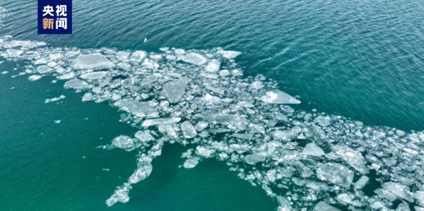 银光闪闪似水晶 一组图带你领略青海湖浮冰美景! 银光闪闪似水晶 一组图带你领略青海湖浮冰美景!