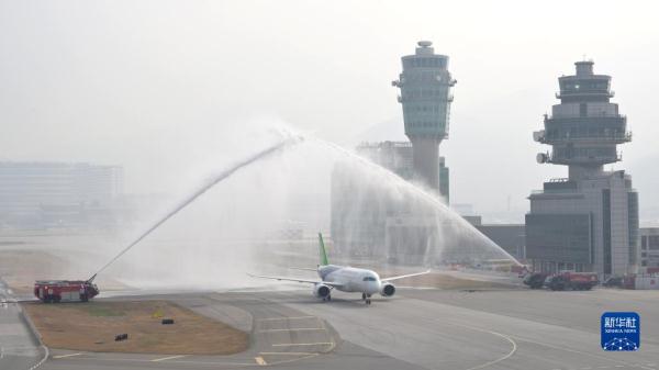 “水门礼”迎接！国产C919及ARJ21飞机首访香港