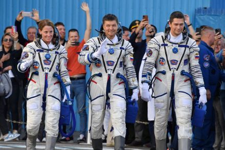 空间站宇航员一天15次迎新年
