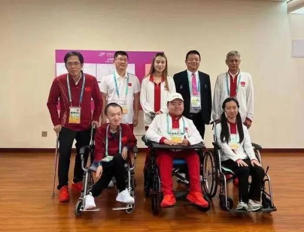 “00后”大学生的经历冲上热搜,这个姑娘了不起! “00后”大学生的经历冲上热搜,这个姑娘了不起!