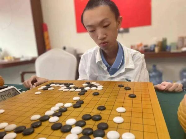 “00后”大学生的经历冲上热搜,这个姑娘了不起! “00后”大学生的经历冲上热搜,这个姑娘了不起!