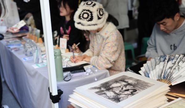 杭州学霸姑娘卖房又卖车，摆摊救母：我一下子长大了