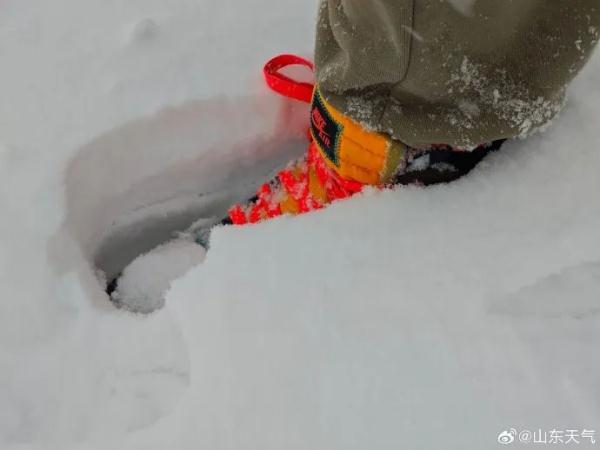 山东暴雪已开下！部分地区积雪深度已达18厘米！四预警继续！济南现罕见“雷打雪”……