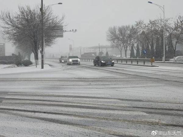 山东暴雪已开下！部分地区积雪深度已达18厘米！四预警继续！济南现罕见“雷打雪”……