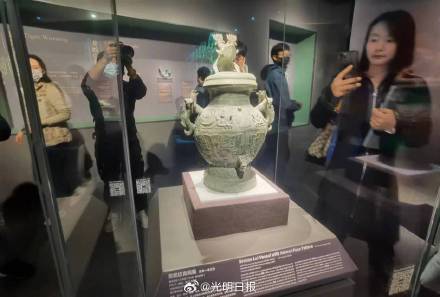 三星堆文物与罗丹雕塑对话