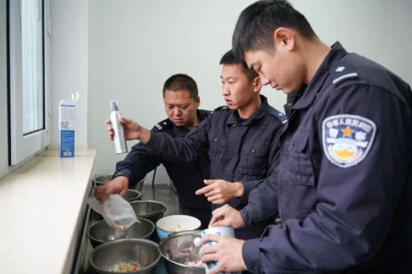 一起训练、一起成长……这些边境线上的“最佳拍档”有哪些精彩故事？