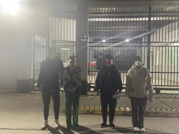 太“刑”了!大闹KTV、袭警、警车内撒尿…… 太“刑”了!大闹KTV、袭警、警车内撒尿……