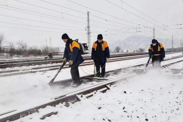 下大雪了！动车组列车如何防滑？