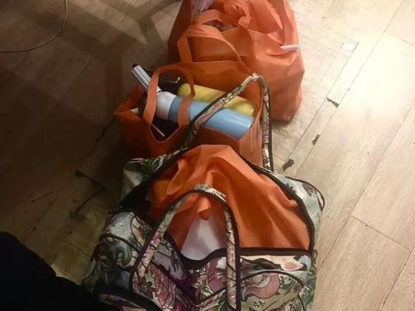 3女2男一夜吸食“笑气”840瓶…