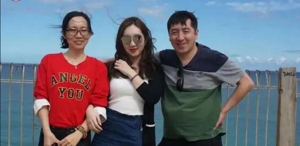 27岁女孩意外离世,爸爸这样“复活”女儿!网友看哭:瞬间被治愈…… 27岁女孩意外离世,爸爸这样“复活”女儿!网友看哭:瞬间被治愈……