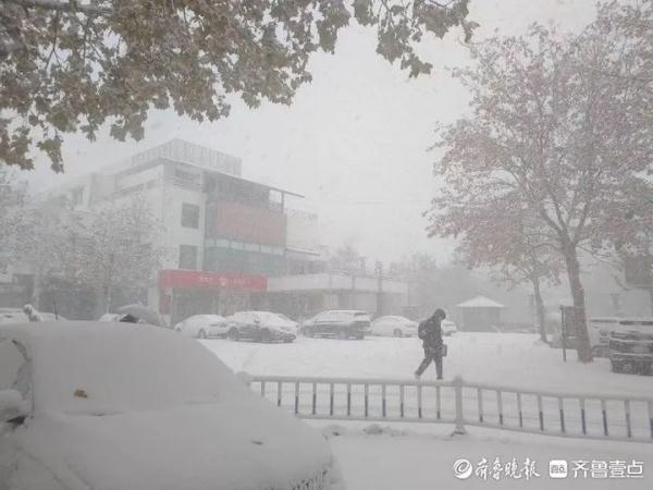 山东暴雪已开下！部分地区积雪深度已达18厘米！四预警继续！济南现罕见“雷打雪”……