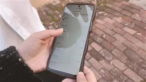 男子打赏主播20000多元，1个月后竟发现真相太扎心！