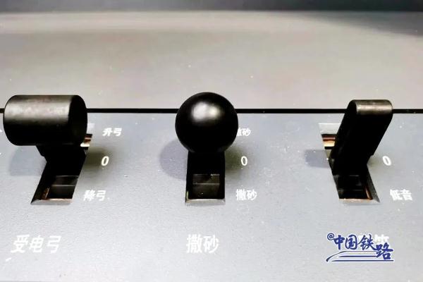 下大雪了！动车组列车如何防滑？