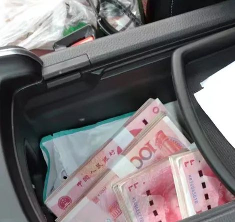 聚众吸毒被抓获,警方循线深挖破跨省贩卖、运输毒品案 聚众吸毒被抓获,警方循线深挖破跨省贩卖、运输毒品案