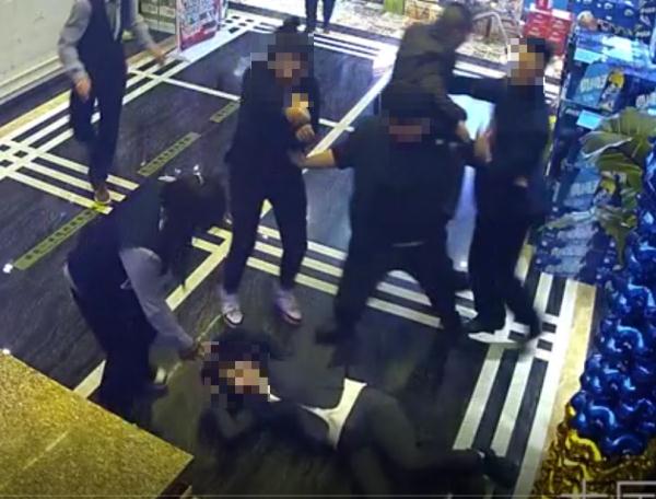 太“刑”了!大闹KTV、袭警、警车内撒尿…… 太“刑”了!大闹KTV、袭警、警车内撒尿……