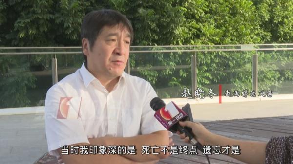 27岁女孩意外离世,爸爸这样“复活”女儿!网友看哭:瞬间被治愈…… 27岁女孩意外离世,爸爸这样“复活”女儿!网友看哭:瞬间被治愈……