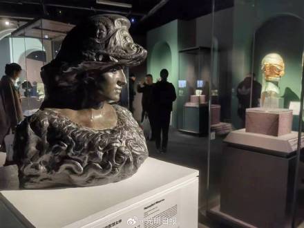 三星堆文物与罗丹雕塑对话