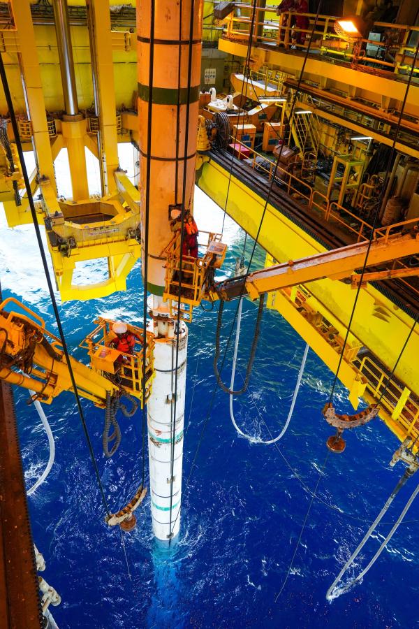 刷新纪录!我国压力最高深水井完成钻井作业 刷新纪录!我国压力最高深水井完成钻井作业