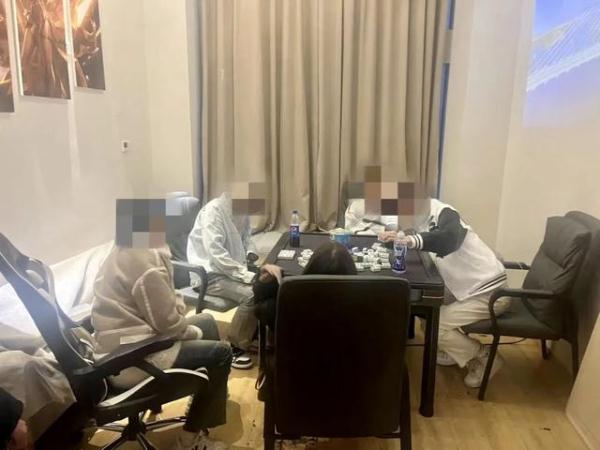 3女2男一夜吸食“笑气”840瓶…