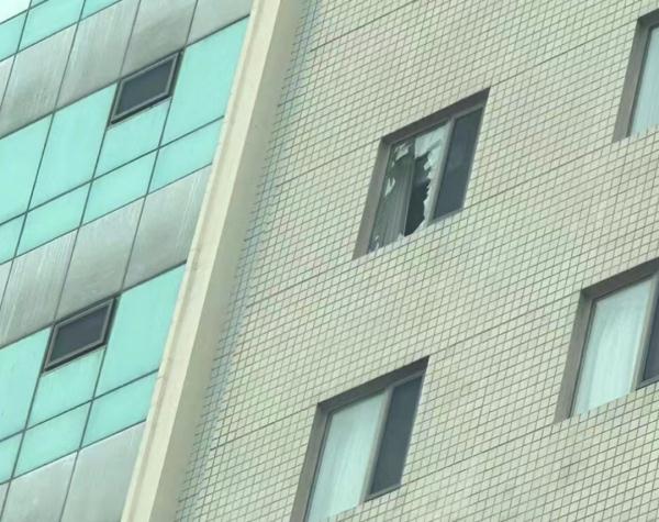 已确认！大连一男子从酒店高层裸身坠楼，当场死亡