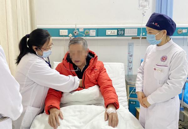 大爷打嗝嗳气长达半年，竟与胃病无关？警惕症状不典型的冠心病