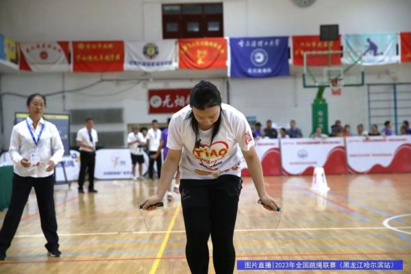 1分钟176次！吉林组合创造跳绳吉尼斯世界纪录